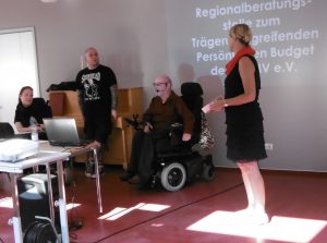 Begrüßung durch Frau Beck-Helbing (re) - Behindertenbeauftragte der Stadt Neubrandenburg